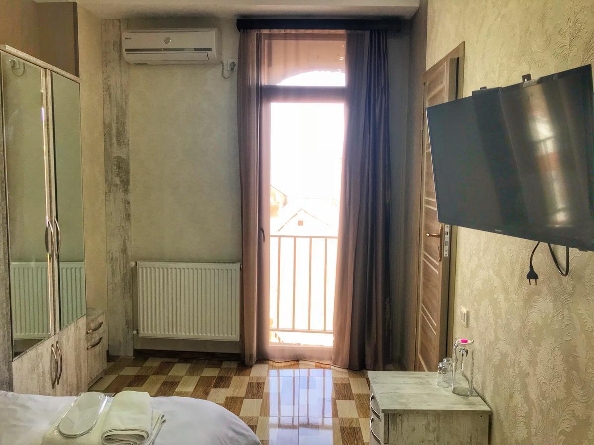 Hotel Tourist Tbilisi ภายนอก รูปภาพ