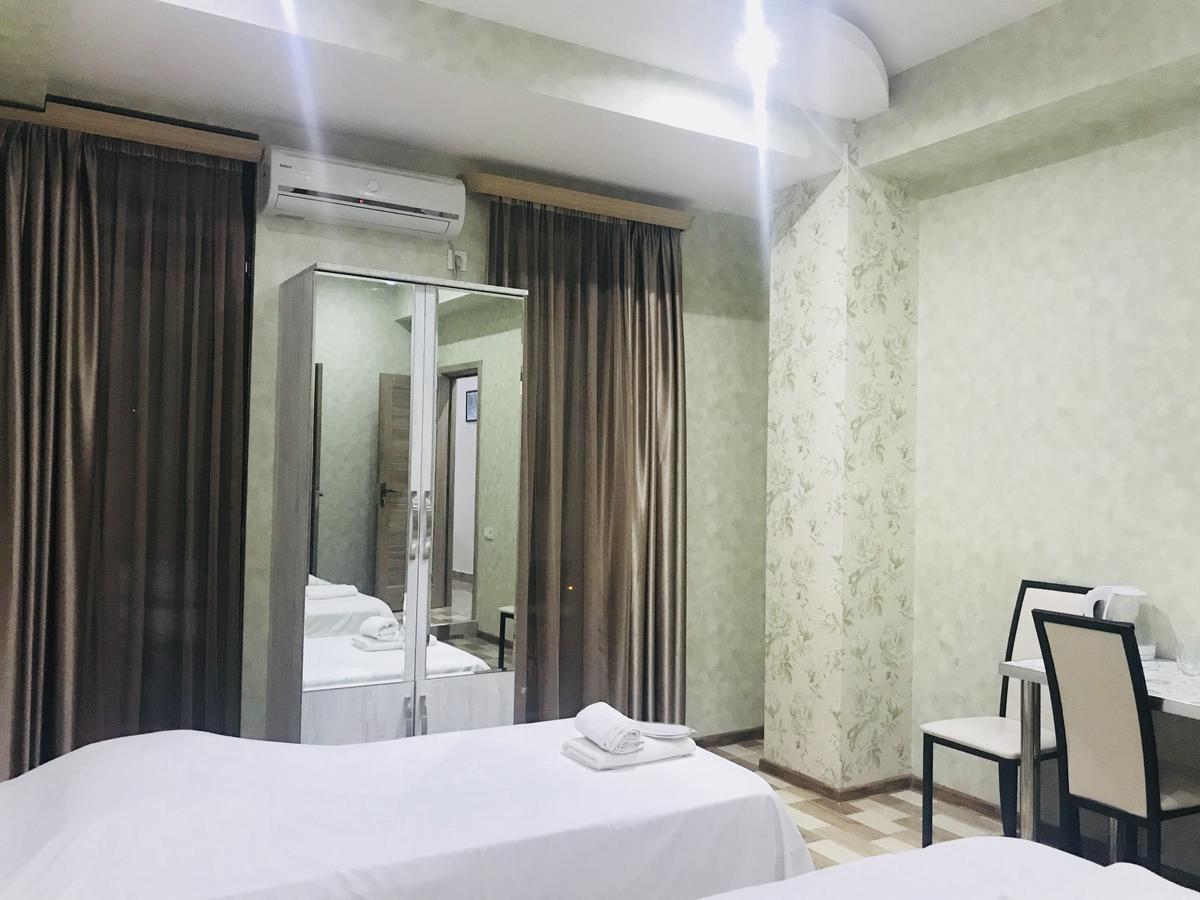 Hotel Tourist Tbilisi ภายนอก รูปภาพ