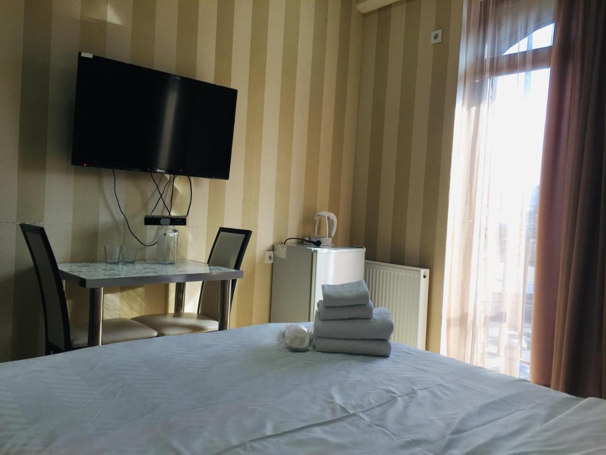 Hotel Tourist Tbilisi ภายนอก รูปภาพ