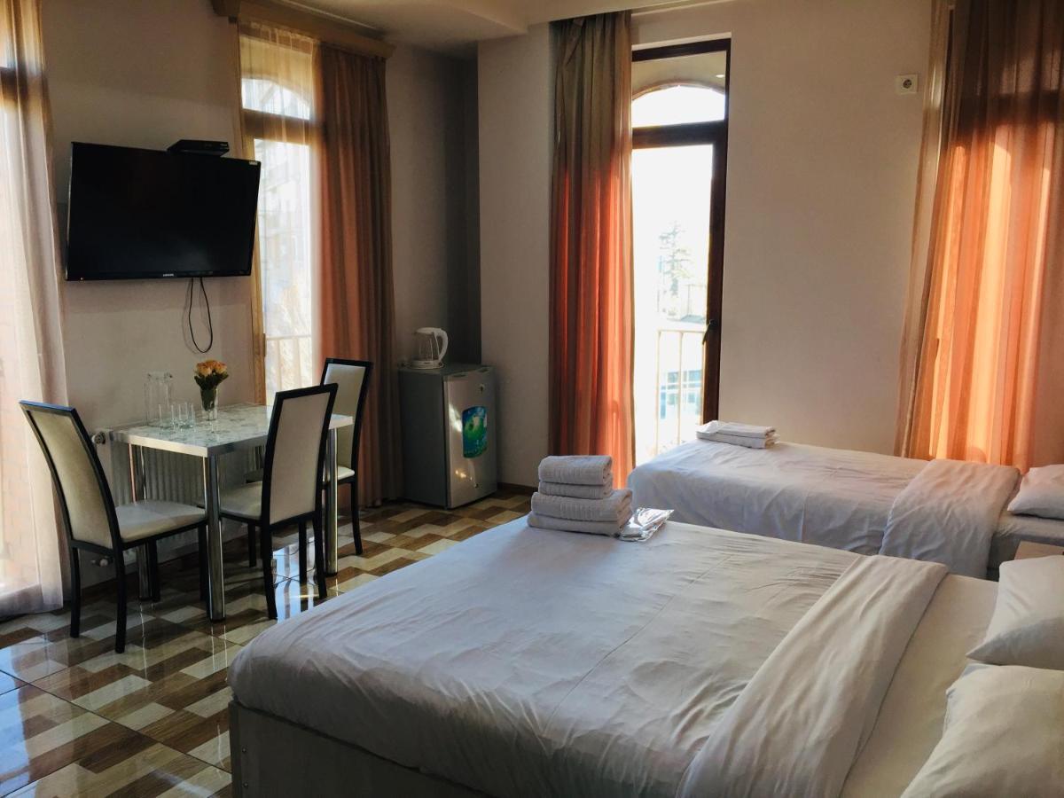 Hotel Tourist Tbilisi ภายนอก รูปภาพ