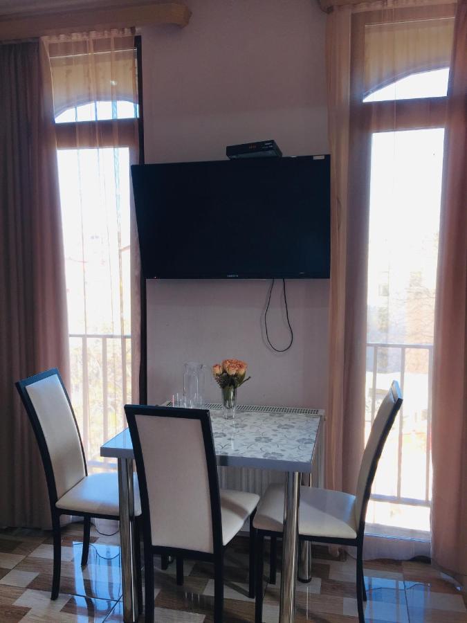 Hotel Tourist Tbilisi ภายนอก รูปภาพ
