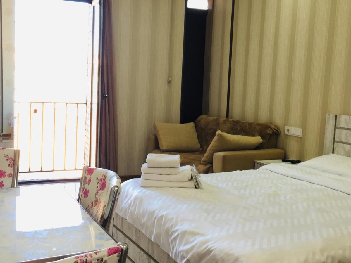 Hotel Tourist Tbilisi ภายนอก รูปภาพ