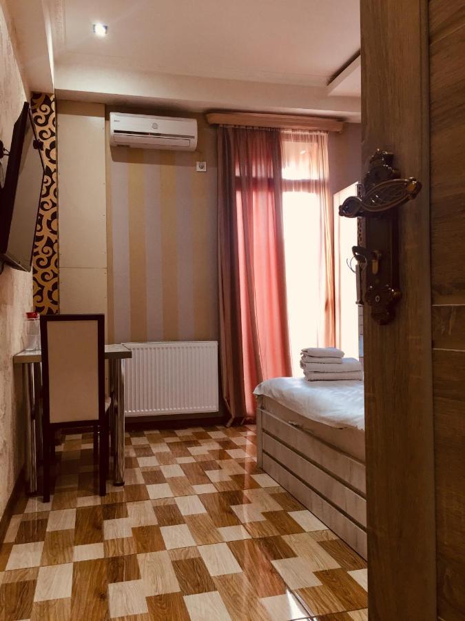 Hotel Tourist Tbilisi ภายนอก รูปภาพ