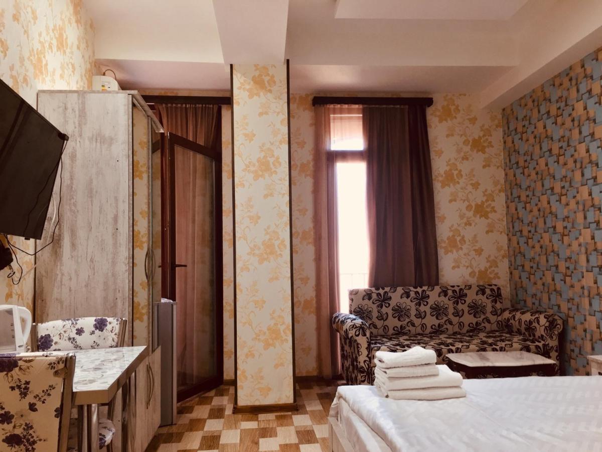 Hotel Tourist Tbilisi ภายนอก รูปภาพ